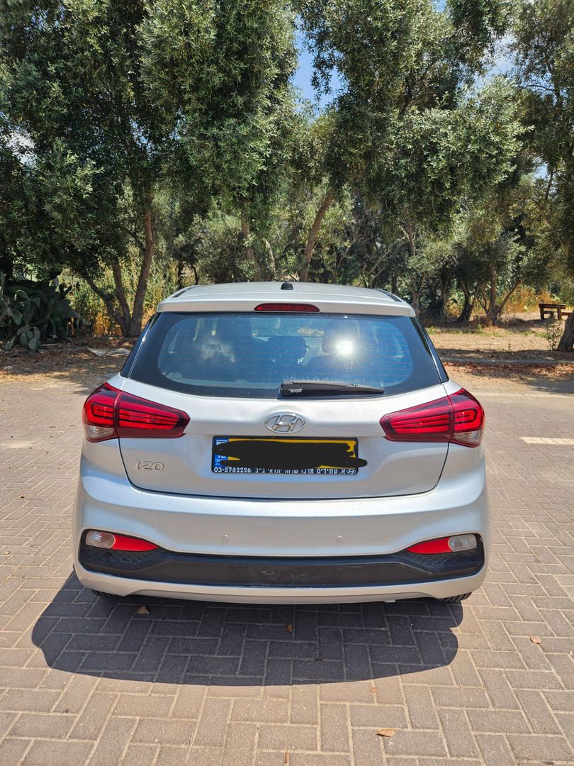 יונדאי i20 Intense – 4/6