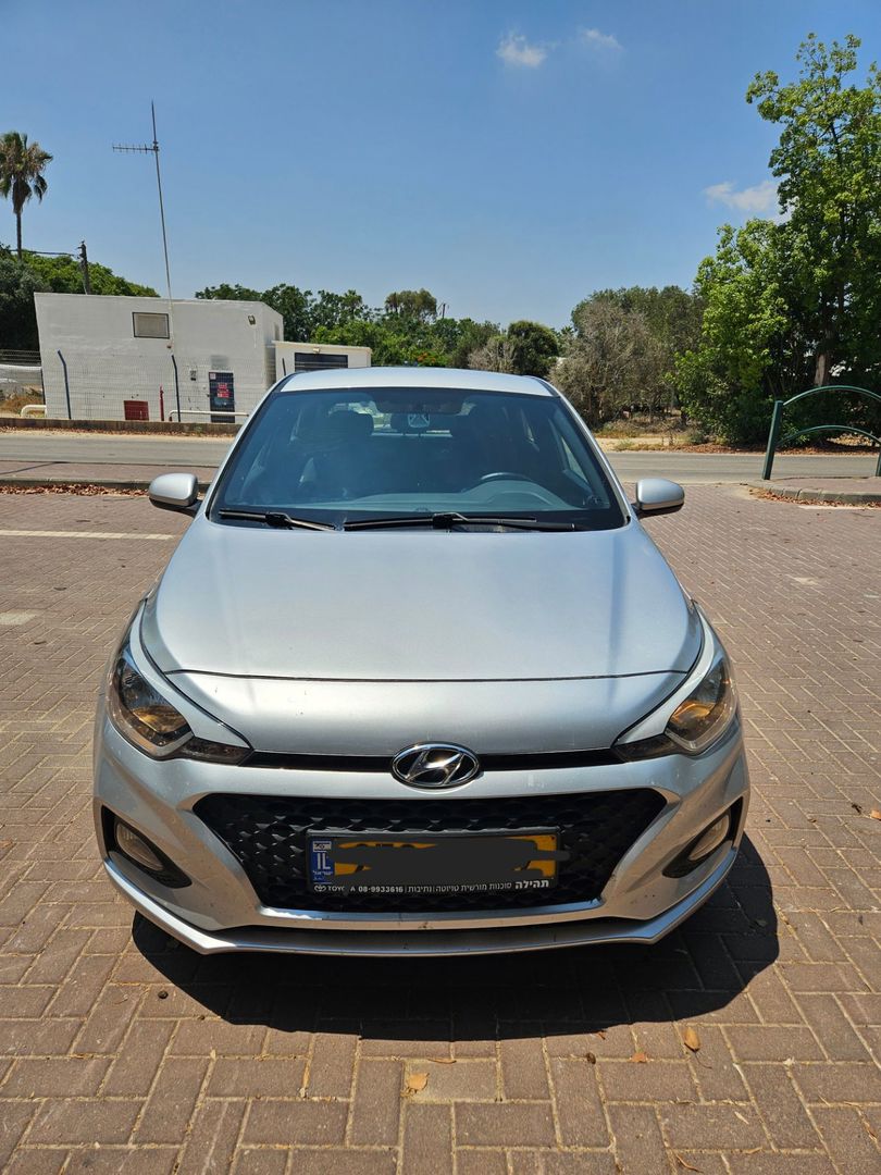 יונדאי i20 Intense – 5/6