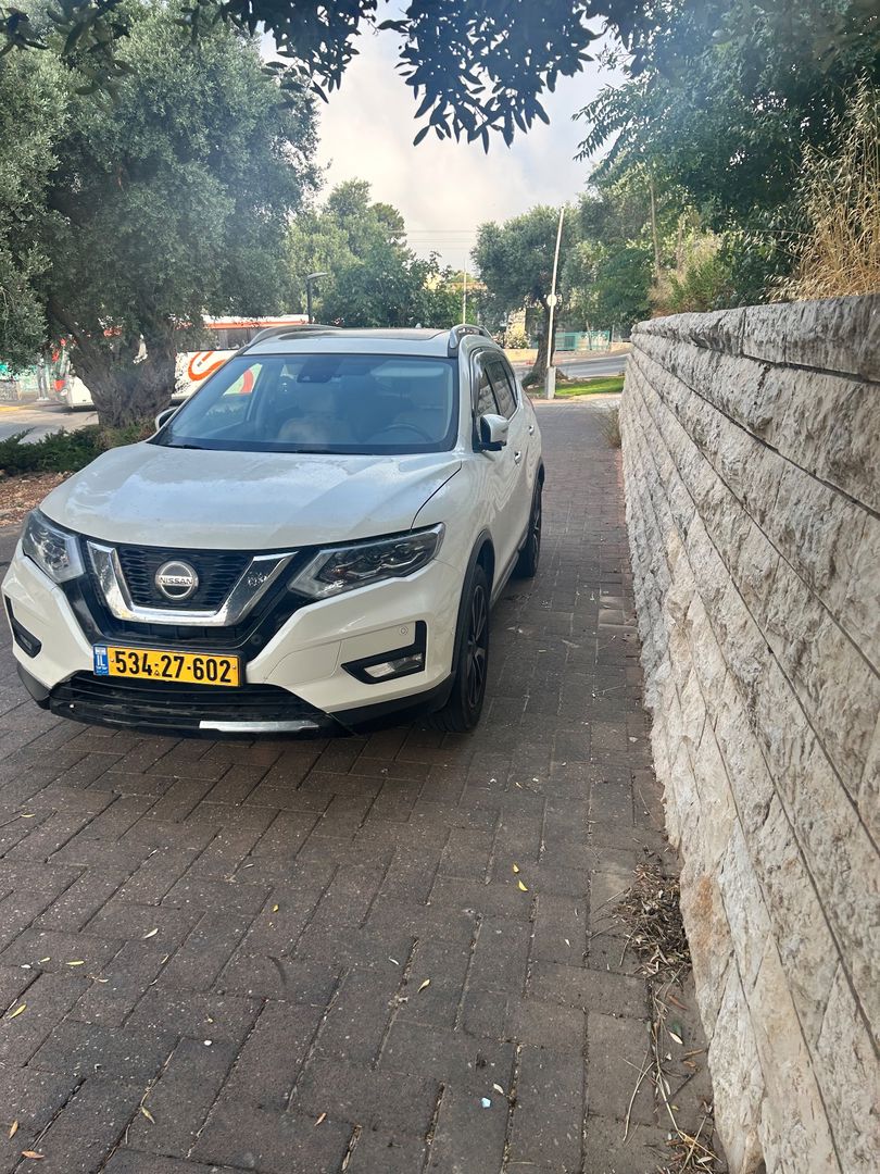 ניסאן X-טרייל 4X2 Tekna – 2/4