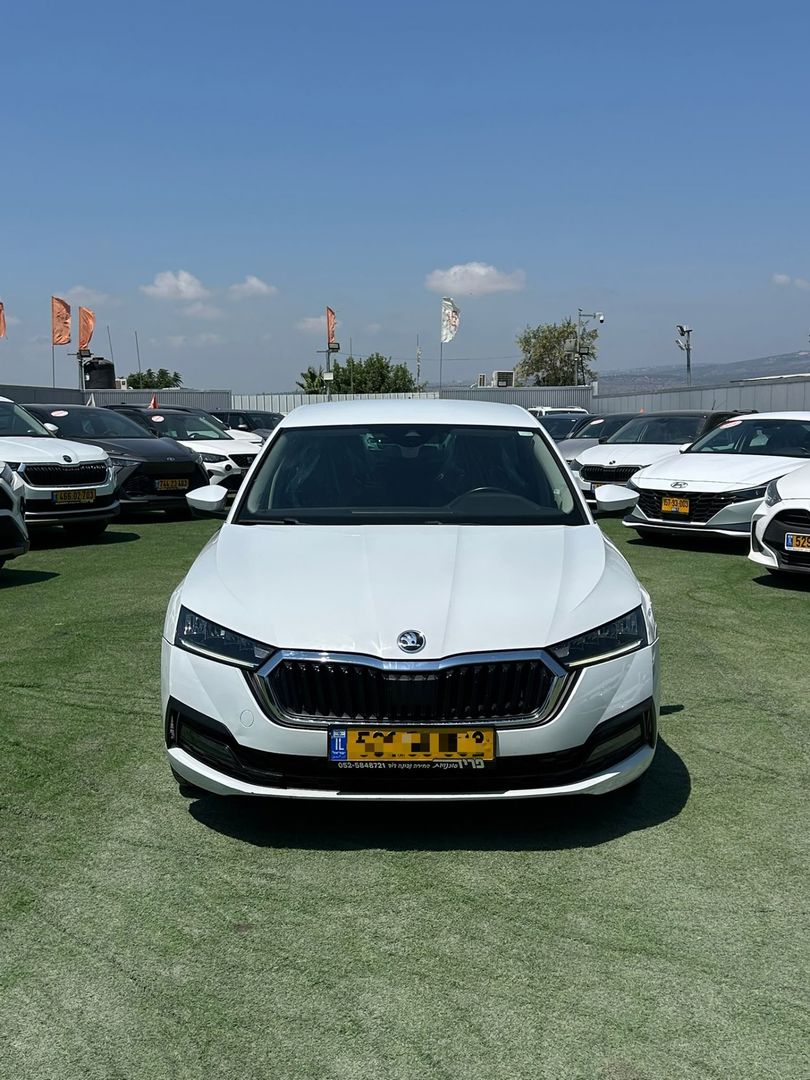 סקודה אוקטביה Ambition Sedan – 2/9