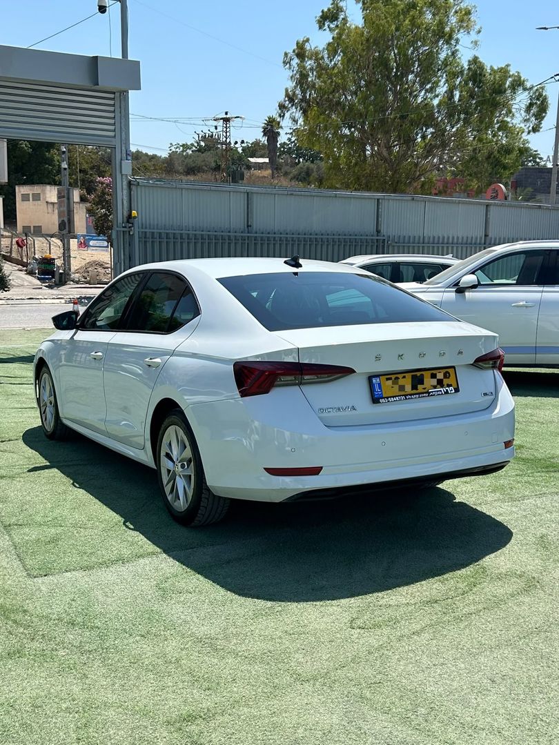 סקודה אוקטביה Ambition Sedan – 4/9