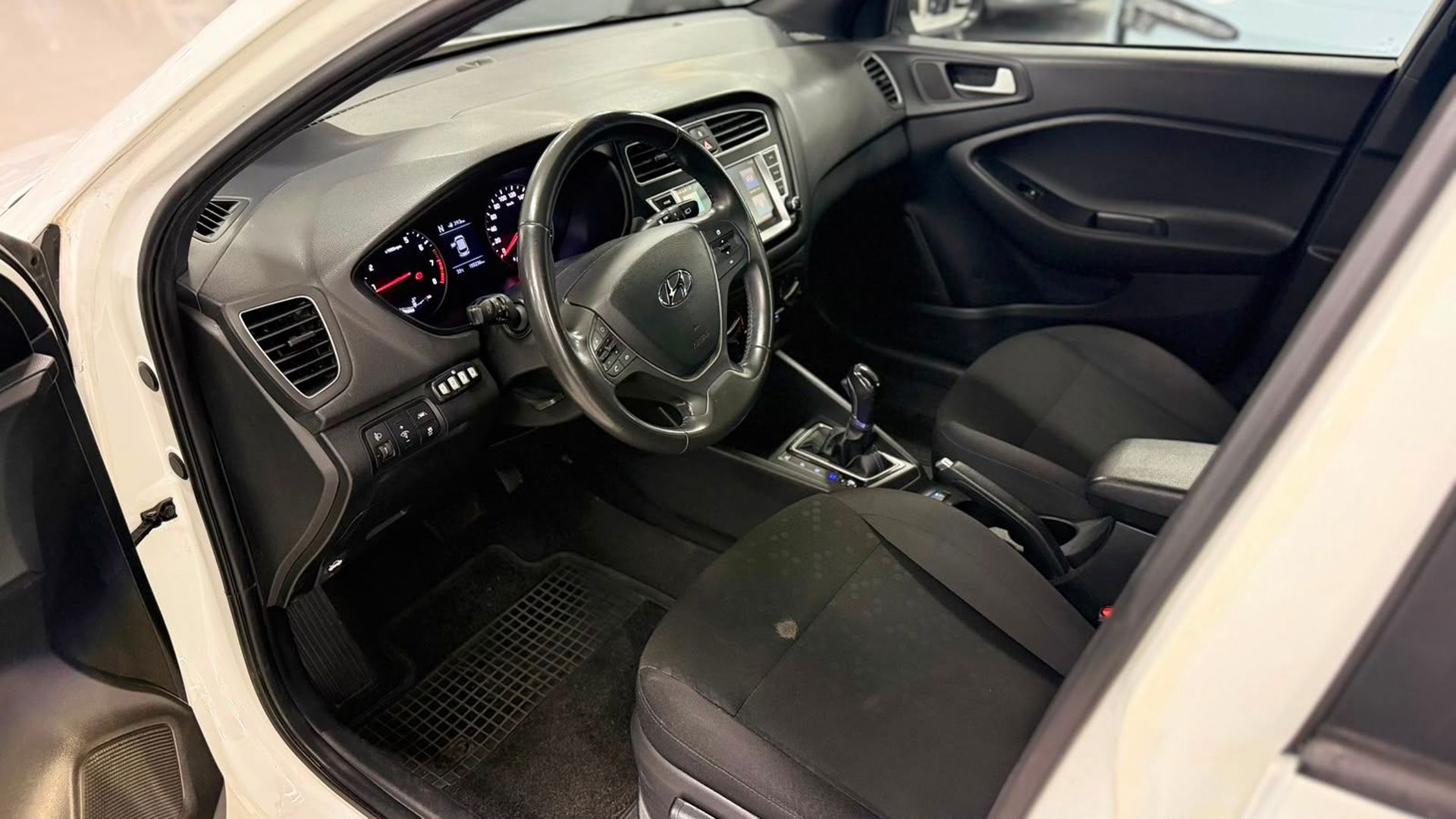 יונדאי i20 Prime Plus – 3/6