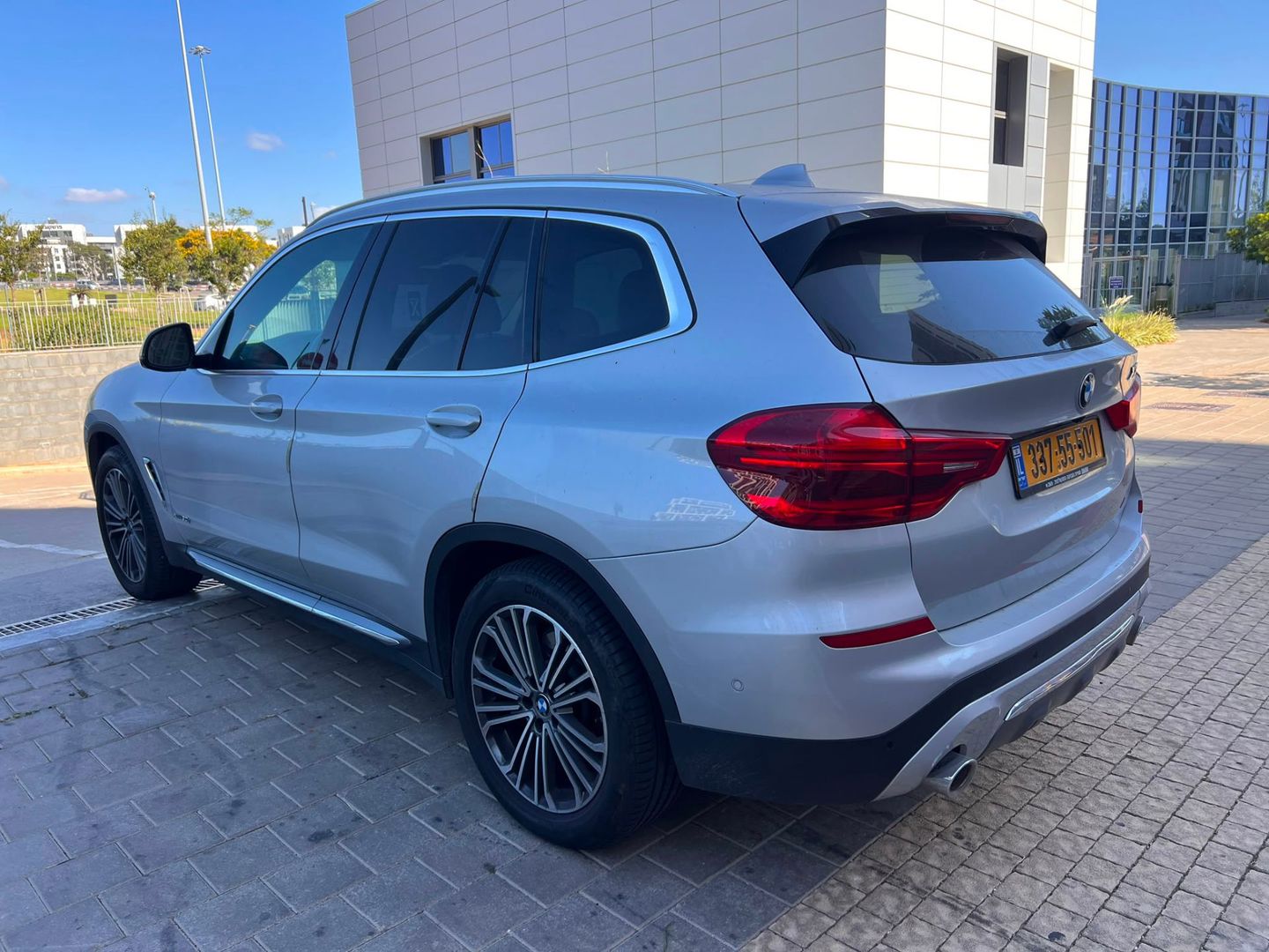 ב מ וו X3 Luxury Line 30i – 4/6