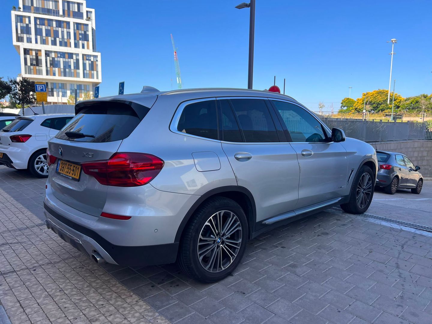 ב מ וו X3 Luxury Line 30i – 5/6