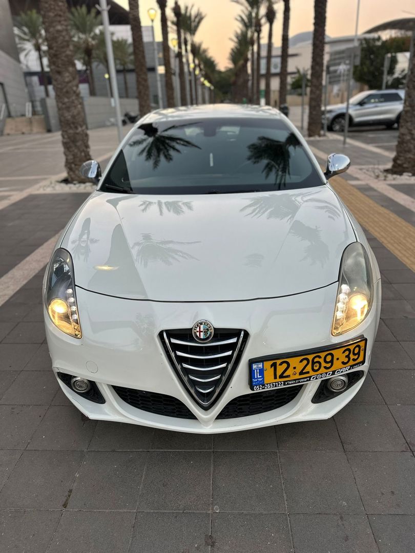 אלפא רומיאו מיטו Turismo – 4/6
