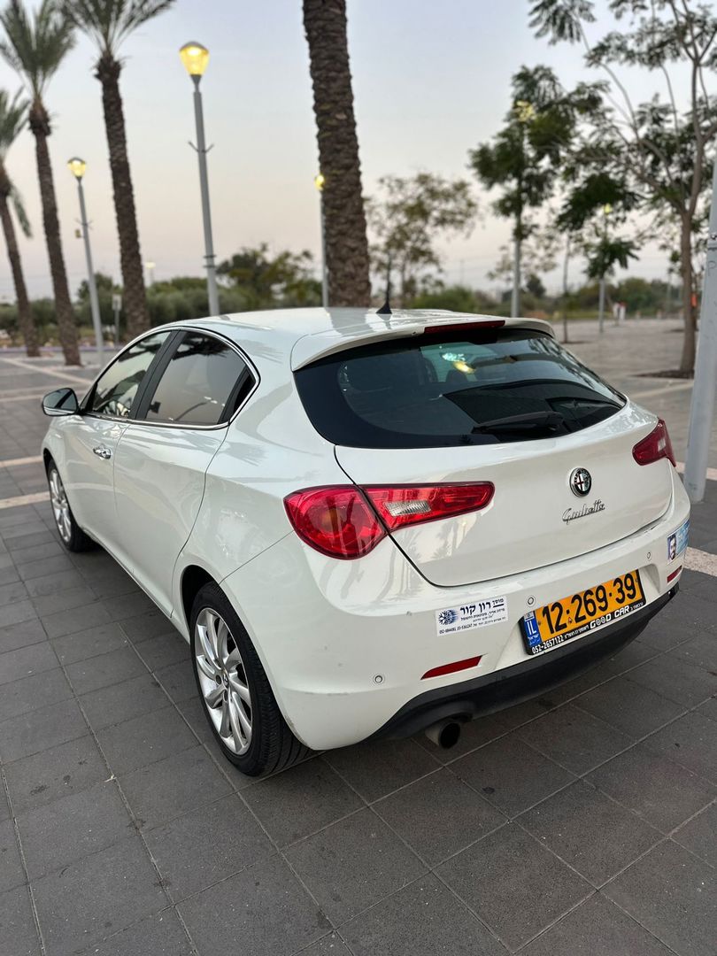 אלפא רומיאו מיטו Turismo – 5/6