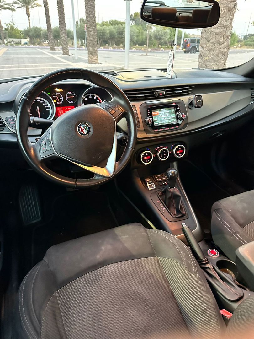 אלפא רומיאו מיטו Turismo – 3/6
