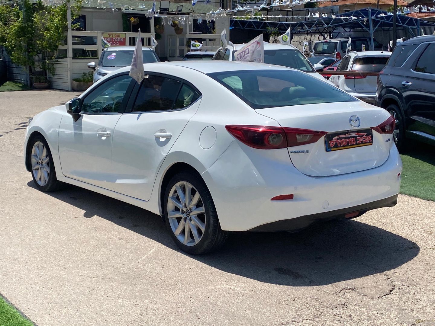 מאזדה 3 Premium Sedan – 5/6