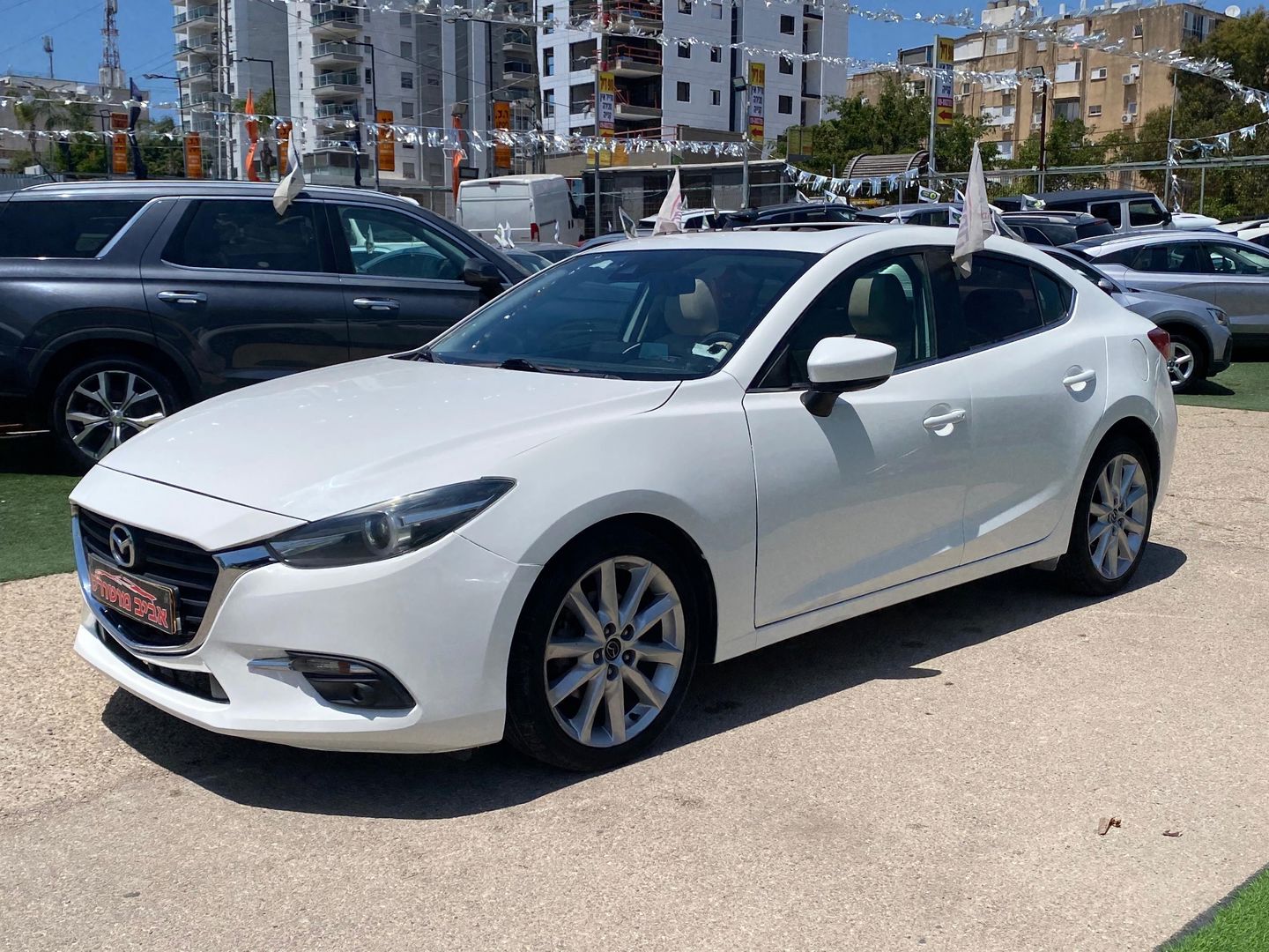 מאזדה 3 Premium Sedan – 3/6