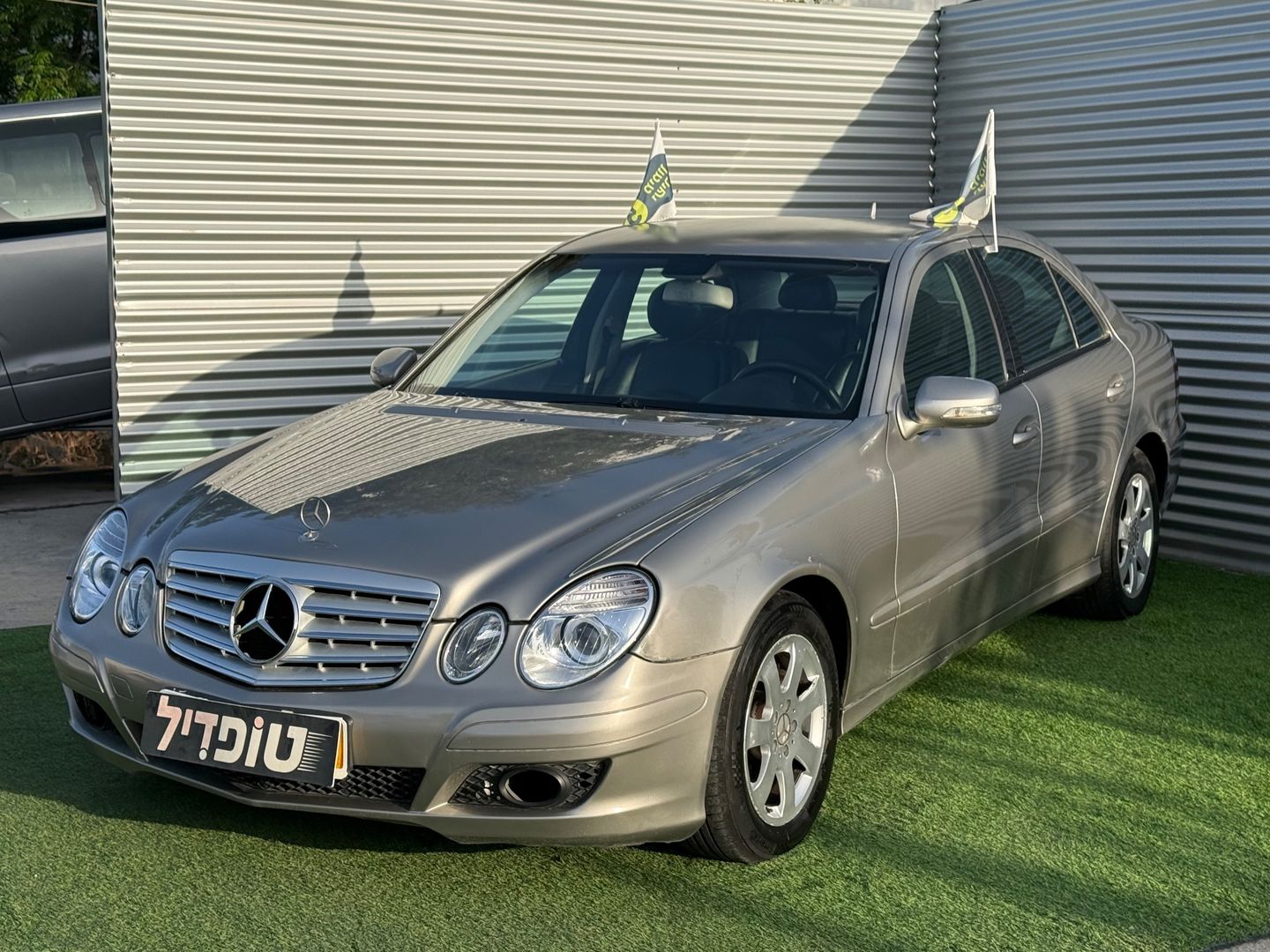 מרצדס בנץ E-class Classic E 200 – 2/9