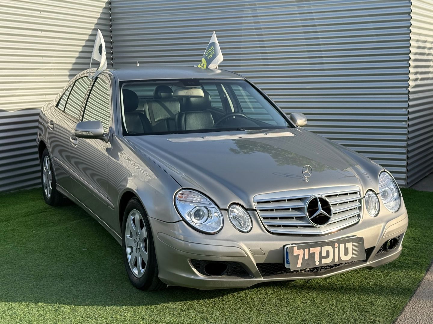 מרצדס בנץ E-class Classic E 200 – 3/9