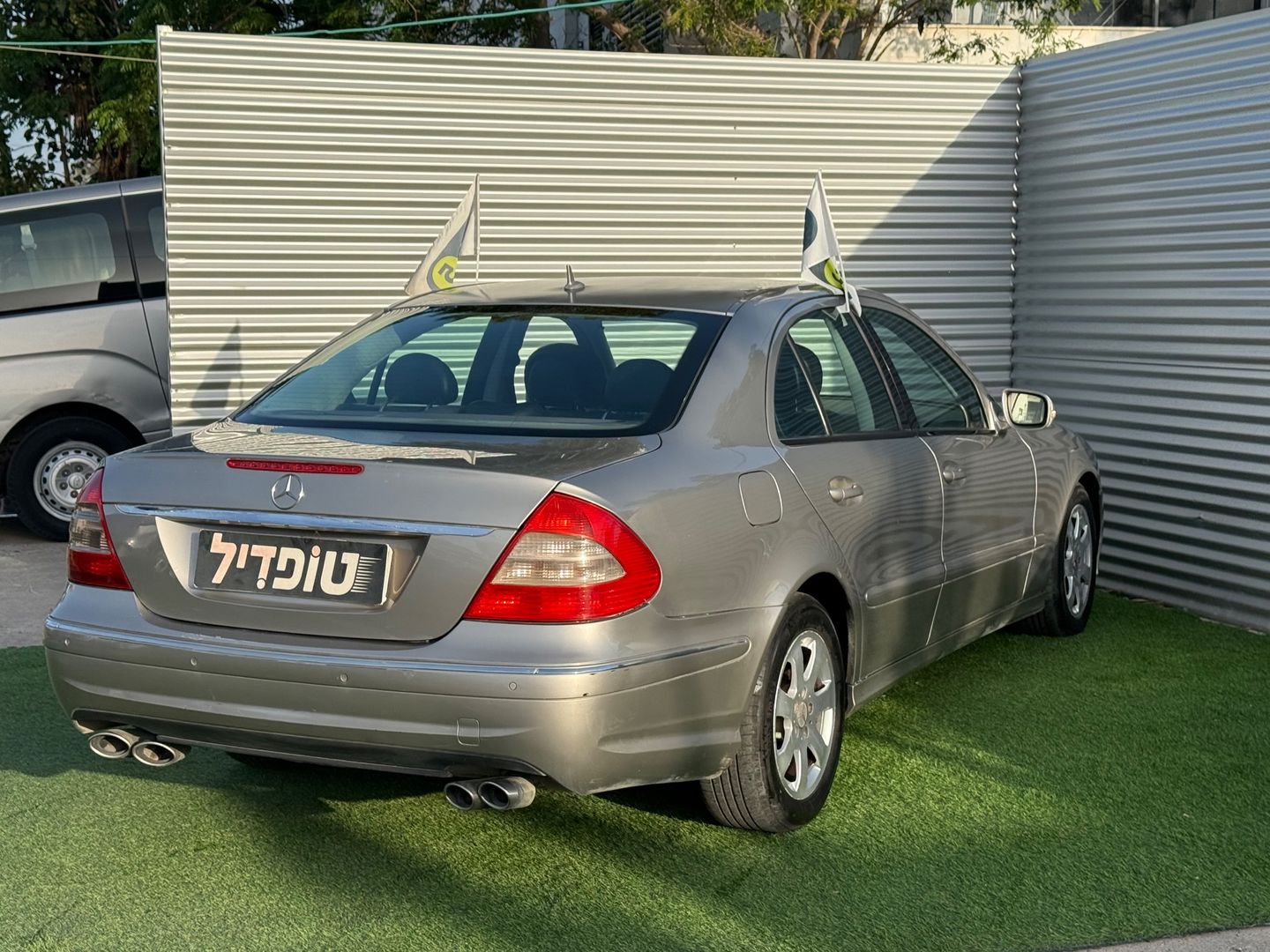 מרצדס בנץ E-class Classic E 200 – 5/9