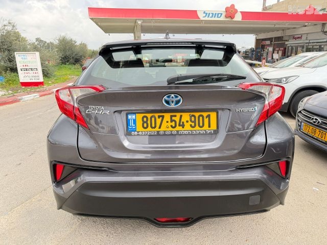 טויוטה C-HR Club – 4/7