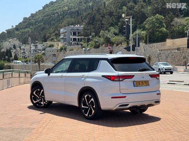 מיצובישי אאוטלנדר 4X2 Luxury – 3/10