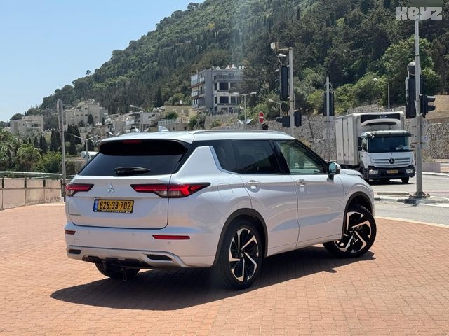 מיצובישי אאוטלנדר 4X2 Luxury – 4/10