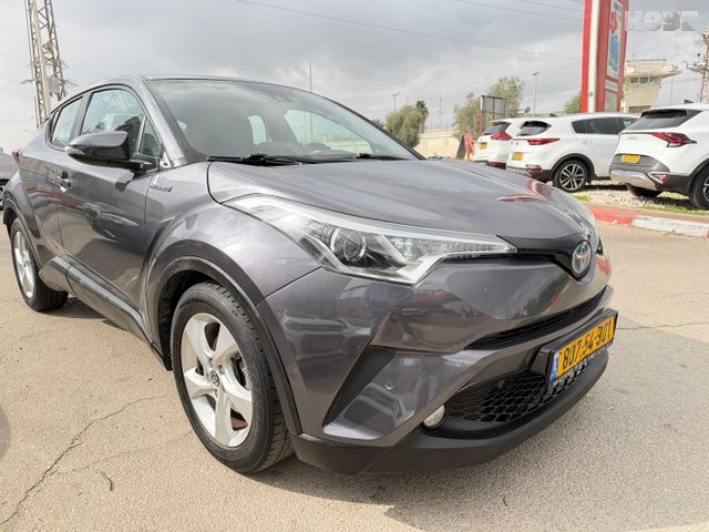 טויוטה C-HR Club – 2/7