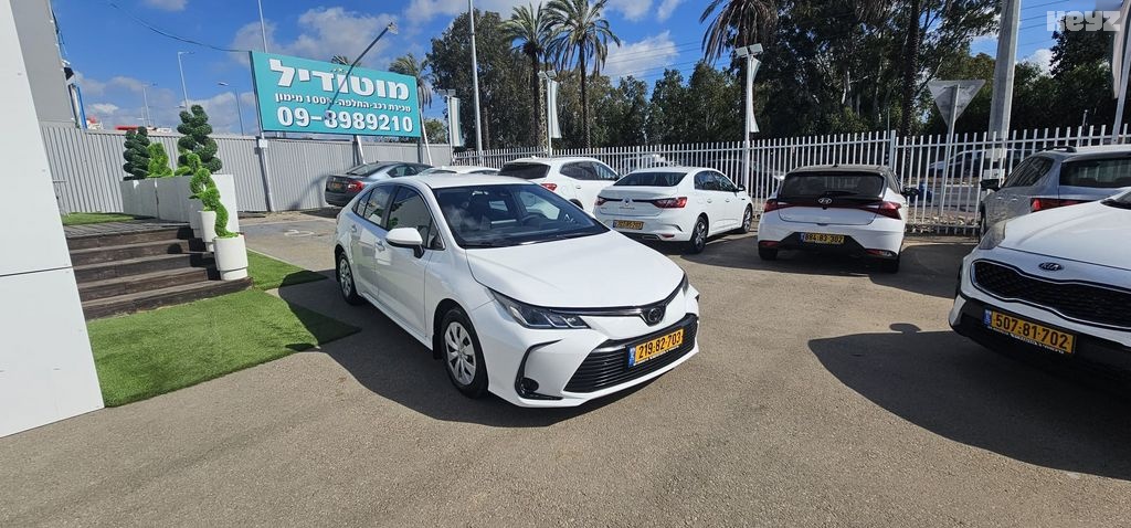 טויוטה קורולה Active Sedan – 4/6