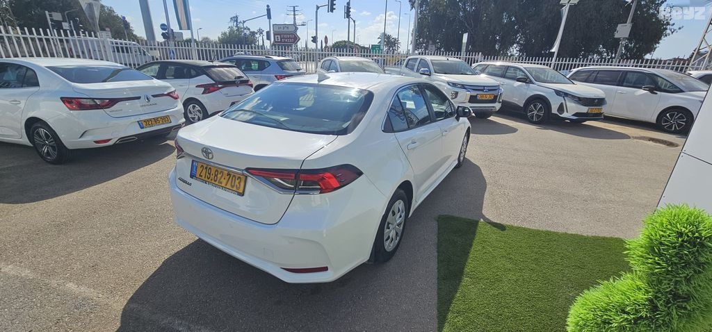 טויוטה קורולה Active Sedan – 5/6