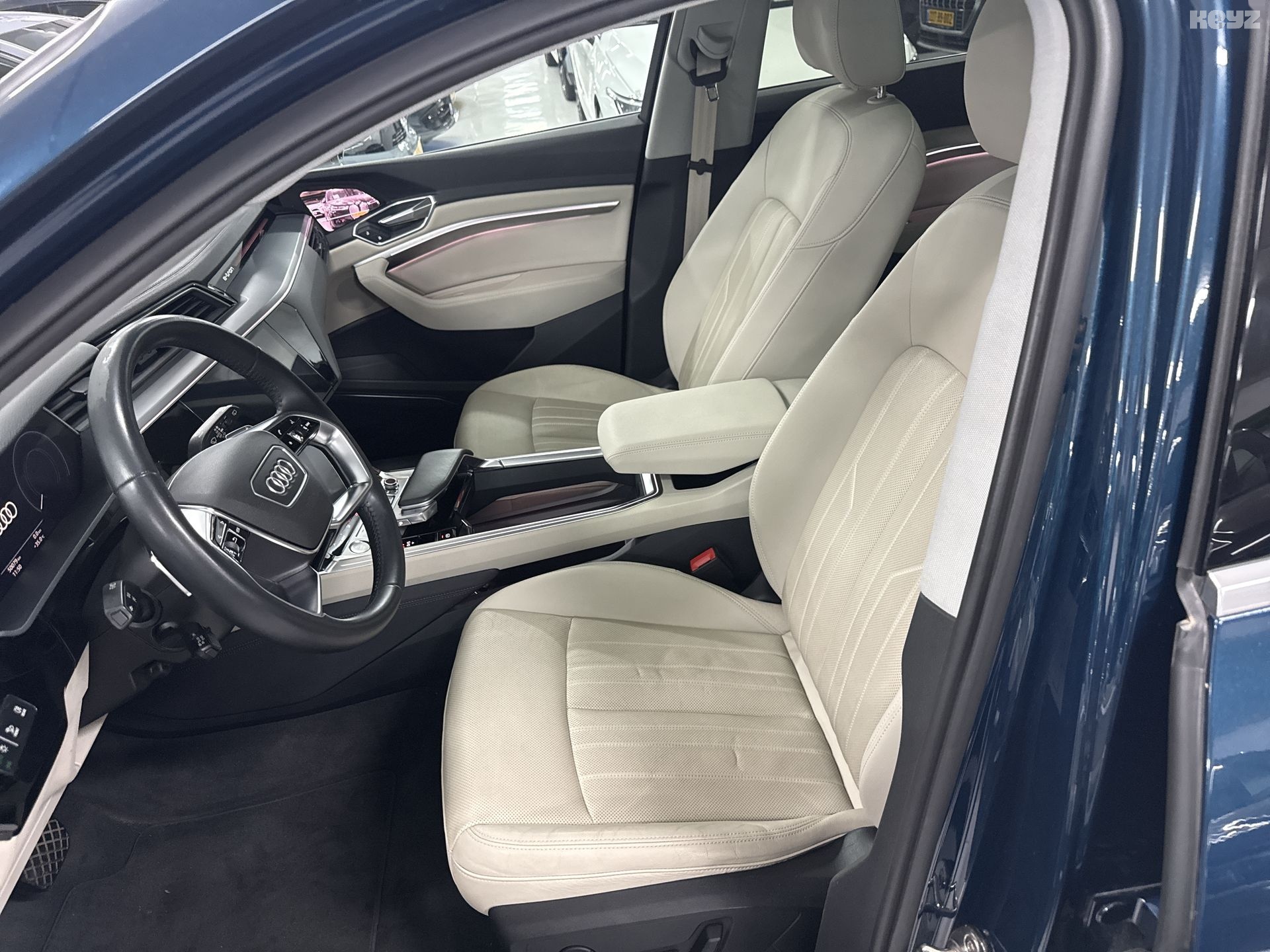 אאודי E-טרון ADV PREMIUM – 4/6