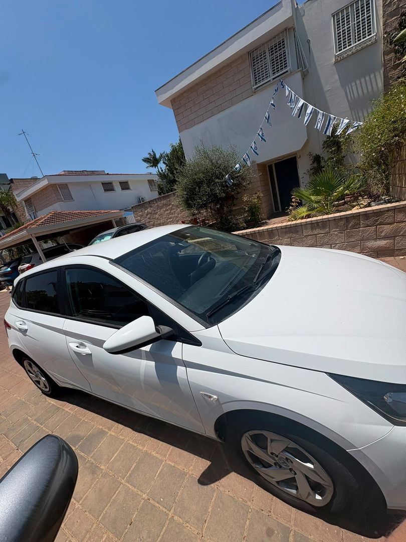 יונדאי i20 Intense – 3/9
