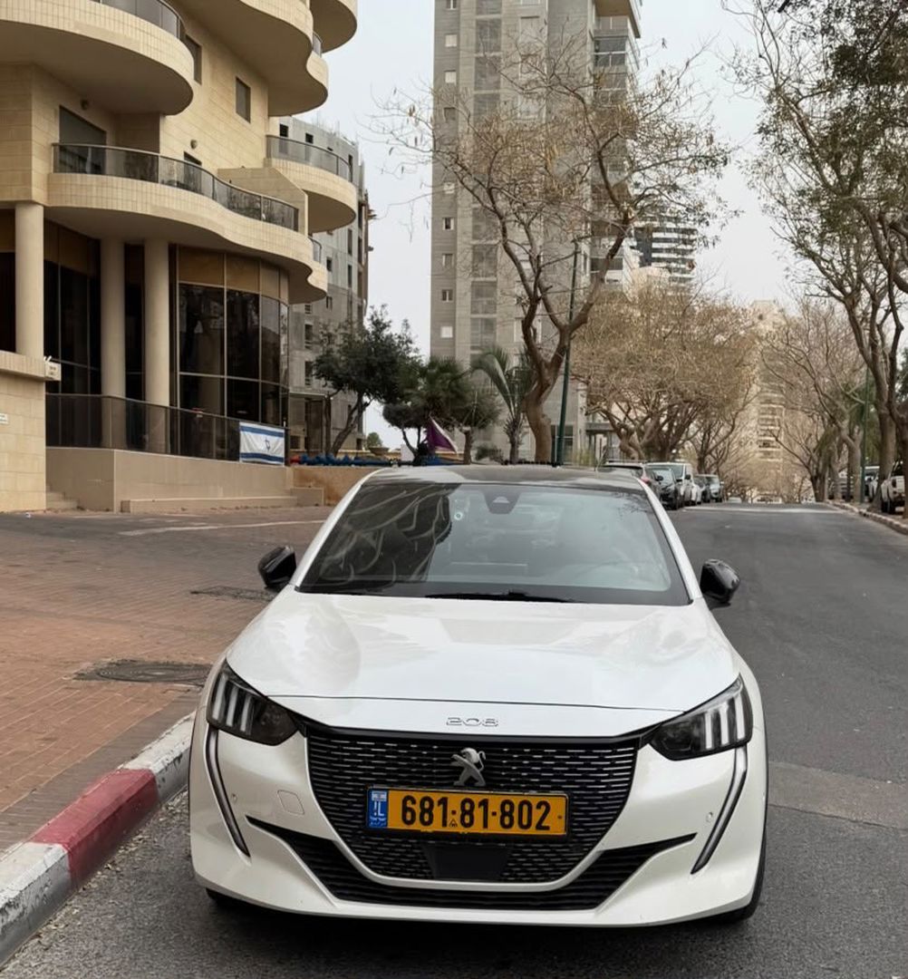 פיג'ו 208 GT – 2/8