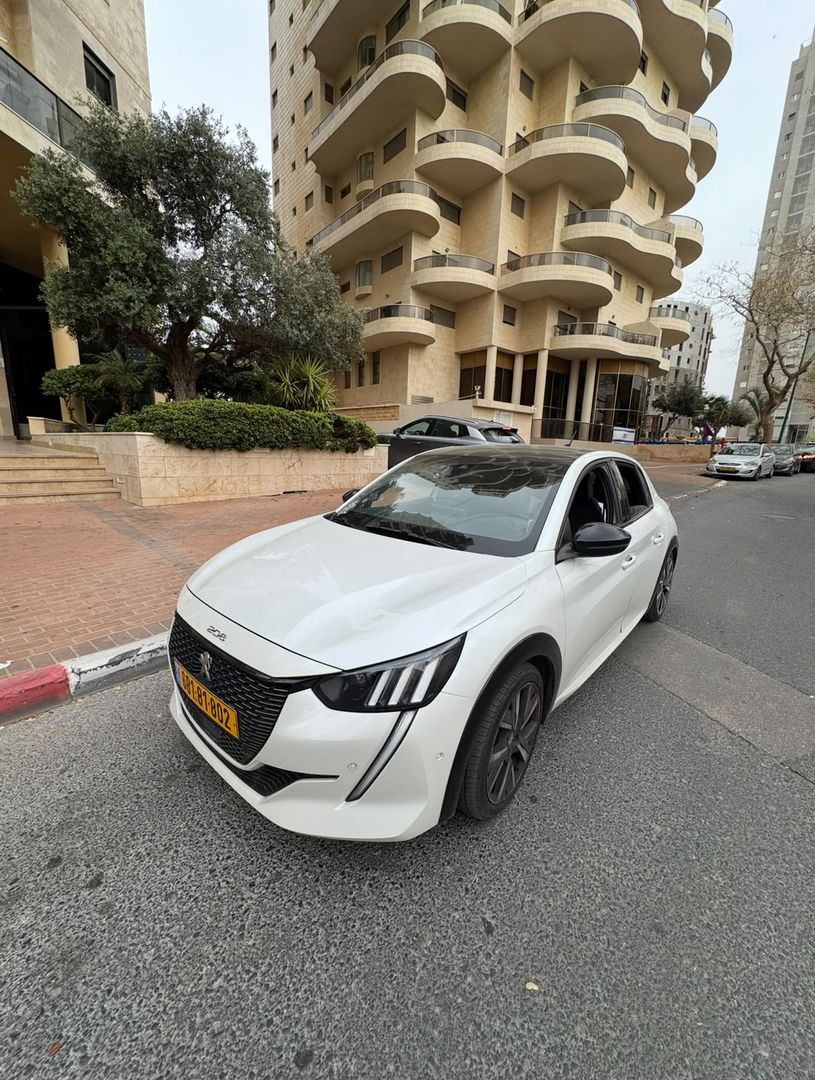 פיג'ו 208 GT – 5/8